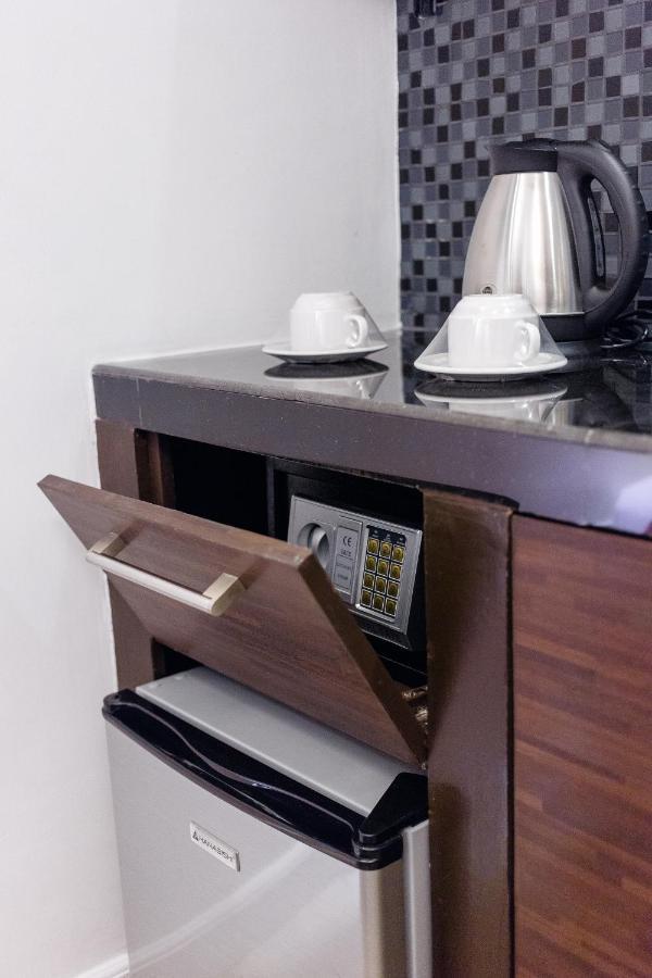 Nest Nano Suites Poblacion - Makati Макати Экстерьер фото